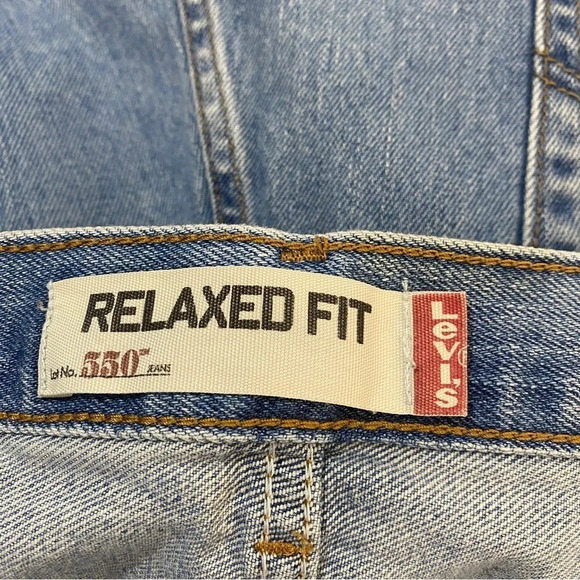Levis 550 Relaxed Fit 42x32 Light Wash - Picture 3 of 6